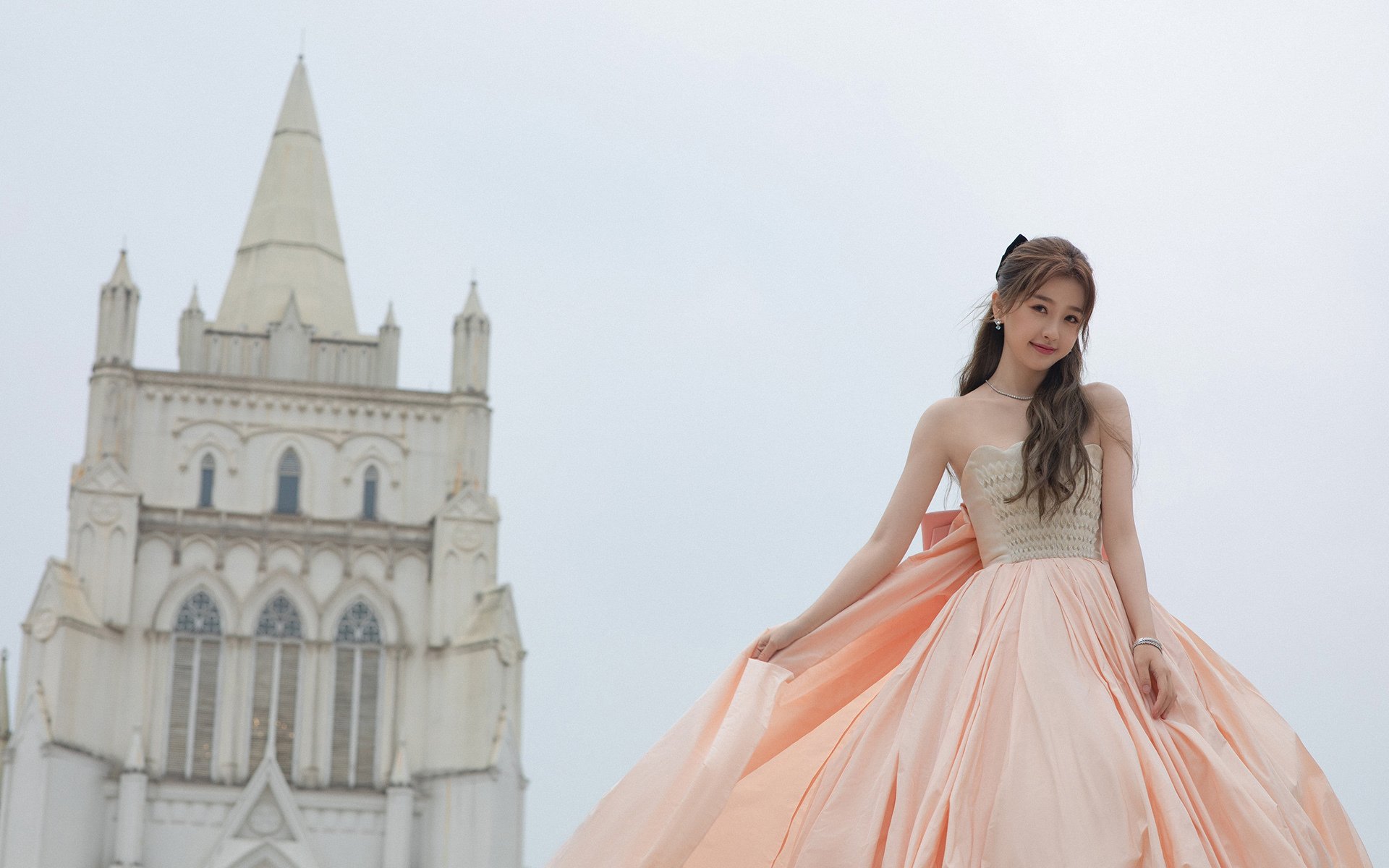 浓眉在防守端贡献三次封盖成为湖人支柱,浓眉指定湖人