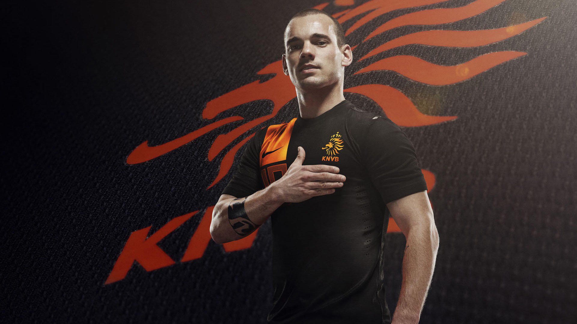 电竞产业融资活跃，推动赛事规模持续扩大，电竞产业规模及金额